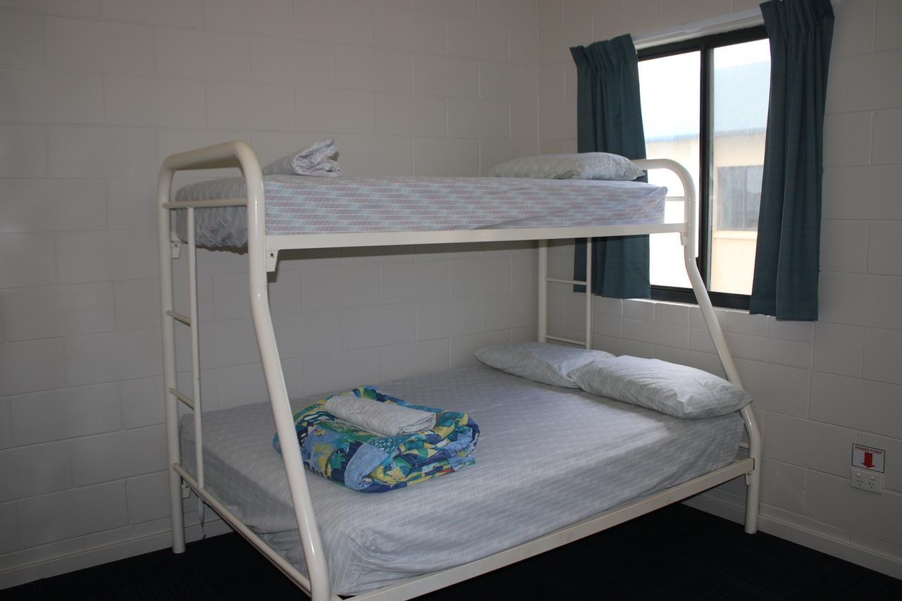 Ningaloo Club Backpackers Hostel Coral Bay Ngoại thất bức ảnh