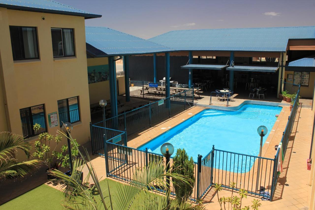 Ningaloo Club Backpackers Hostel Coral Bay Ngoại thất bức ảnh